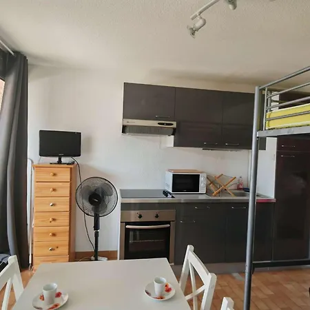 En Rdc Avec Terrasse Fleurie Et Acces Espace Aquatique - Fr-1-195-119 *